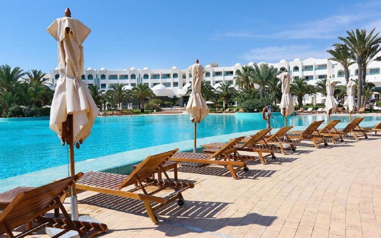 Территория Riu Palace Royal Garden 5*